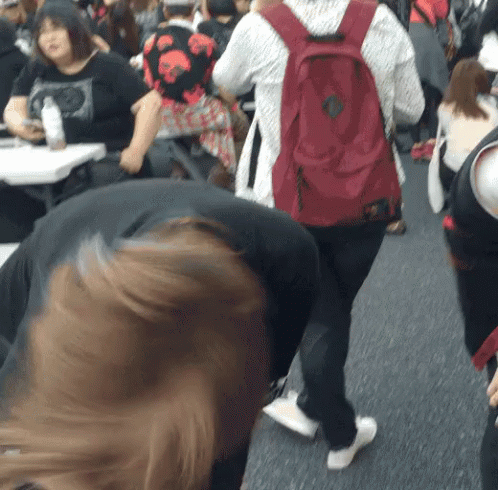 ヘッドバンキング メタル　ロック　ライブフェス GIF