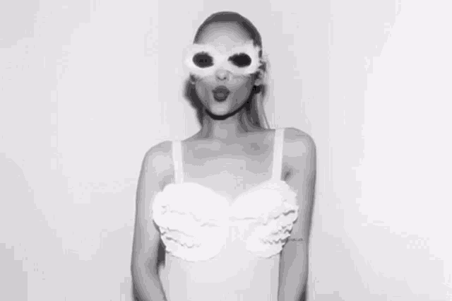 Ariana Grande GIF