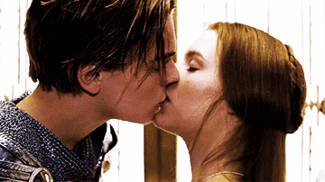 Besos De Amor GIF