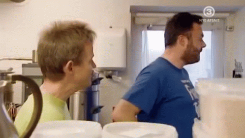 Bo Bech Med Kniven For Struben GIF
