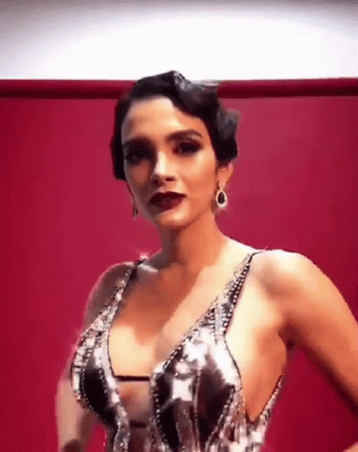Clara Sexy GIF