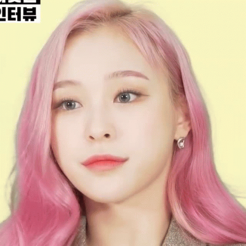 Gahyeon Raise Eyebrows GIF