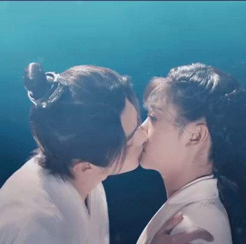 Kiss Underwater Kiss GIF