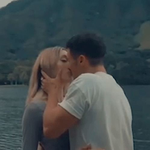 Kissing Avori GIF