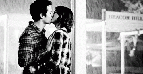Mauji Kiss GIF
