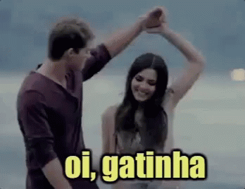 Oi Gatinha / Casal /  Romântico / Apaixonado / Beijos / Abraço GIF