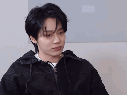 Oneus Hwanwoong GIF