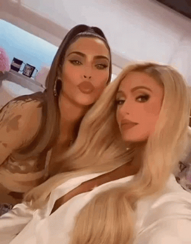 Paris Hilton Kim Kardashian K West Kkw Queens Bimbo Judasfools Vis Visnja GIF