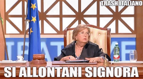 Si Allontani Signora Trash Italiano GIF