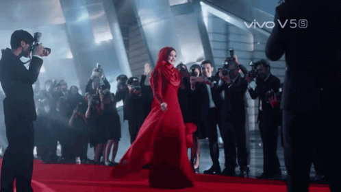 Siti Nurhaliza Red Carpet GIF