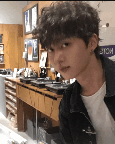 Stan Twitter Dog Yoon Min Side Eye GIF