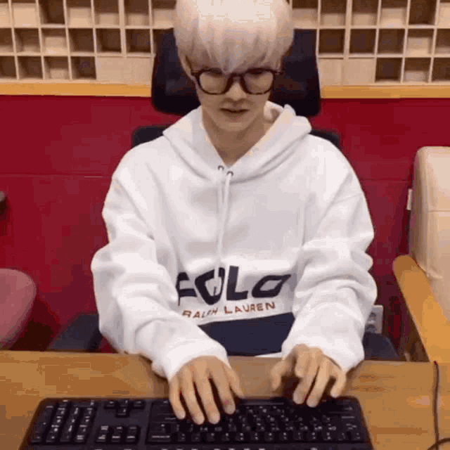 The Boyz Q Typing Slowly Tbz GIF