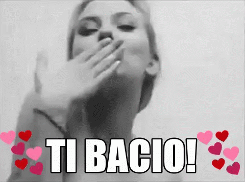 Ti Bacio Ti Mando Un Bacio Bacino Bacetto Bacini Bacetti Baci Mandare I Baci Ciao Ti Voglio Bene GIF