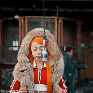 Toxiqueney Mannequinney GIF