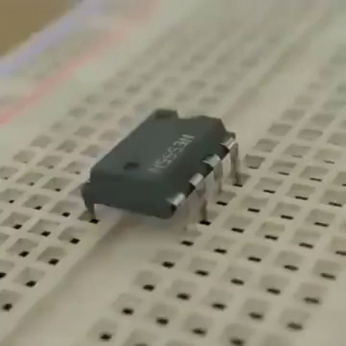Walking Chip Ne555 GIF