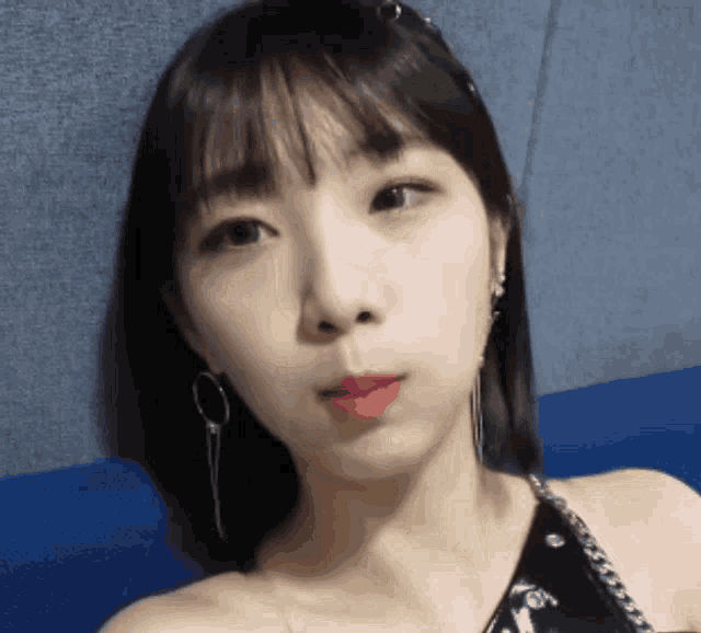 Yeojin Loona GIF