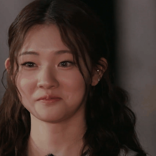 Yeonji Badge War GIF