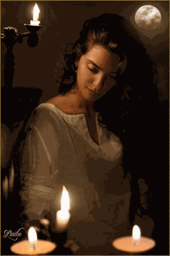 свеча девушка GIF