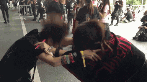 ヘッドバンキング ライブフェス　ロック　メタル GIF