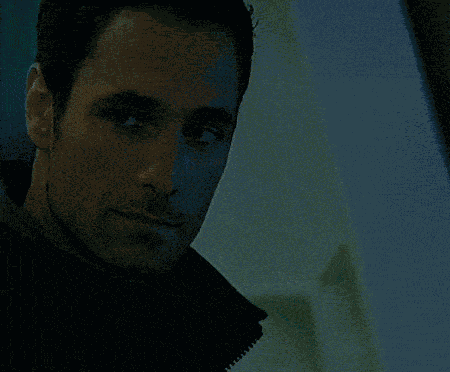 2004-film-alien-vs-predator Actor-raoul-bova GIF