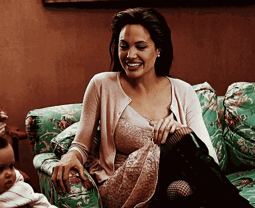 Angelina Jolie Mr And Mrs Smith GIF