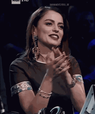 Annalisa Applauso GIF