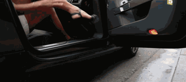 Anne Sophie Lapix GIF