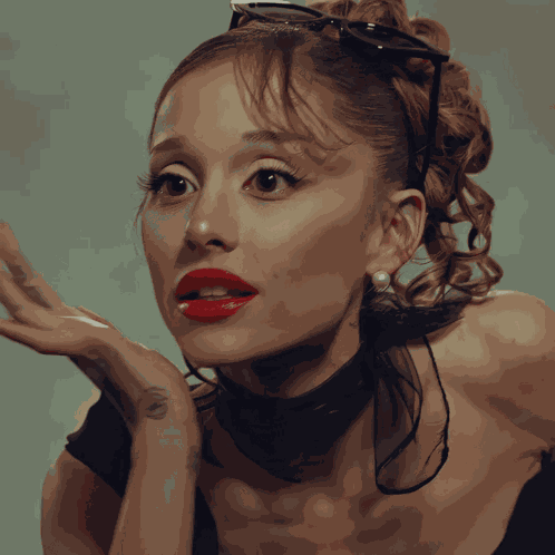 Ariana Grande Petal Ariana Grande Winking GIF