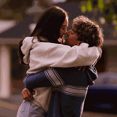 Bellyjere Kiss Xo Kiss GIF