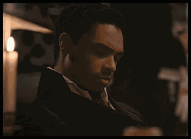 Bridgerton Rege Jean Page GIF