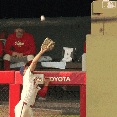 Catching The Ball Major League Baseball GIF