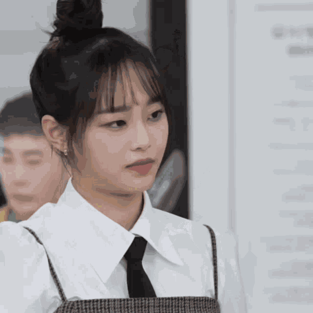 Chuu Loona GIF