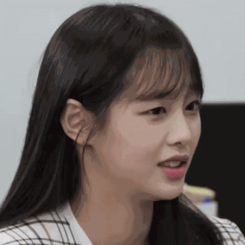 Chuu Loona GIF