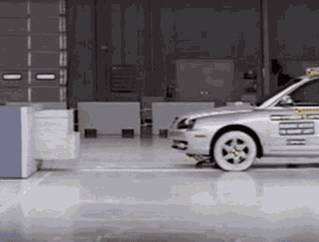 Crash Test Iihs GIF