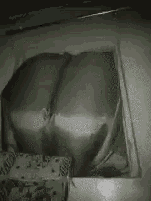 Preview for curtain openin