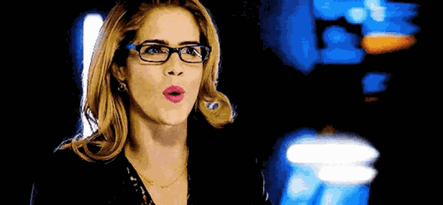 Emily Bett Rickards Felicity Smoak GIF