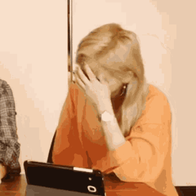 Everglow Park Jiwon GIF