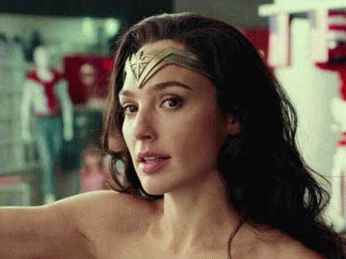 Gal Gadot Te Guiña GIF