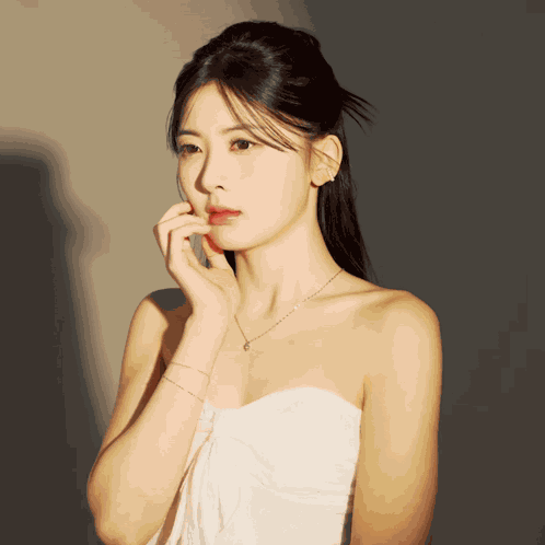 Gowoon Bewave GIF