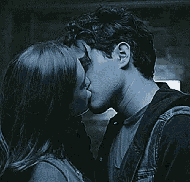 Handon Kiss GIF