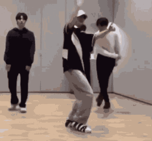 Heelouvre Heeseung Twerk GIF