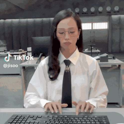 Jisoo Jisoo Computer Earthquake GIF