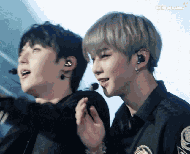 Kang Daniel Wanna One GIF