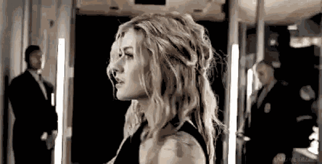 Kat Mcnamara Mia Smoak Queen GIF