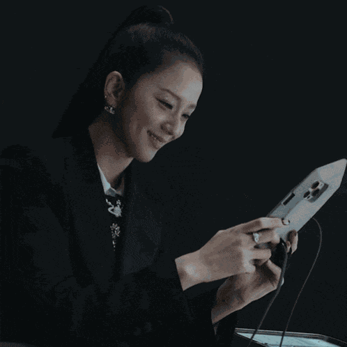 Kim Jisoo Earthquake GIF