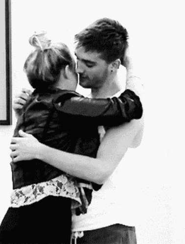 Kiss Gif Kiss Gif Couple GIF