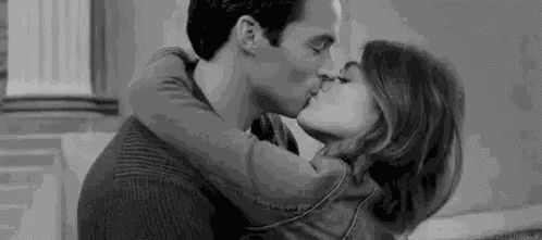 Kiss Pll GIF