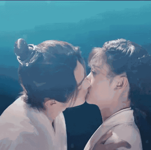 Kiss Underwater Kiss GIF
