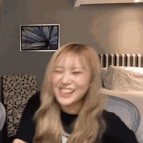 Lapillus Lapillus Reaction GIF