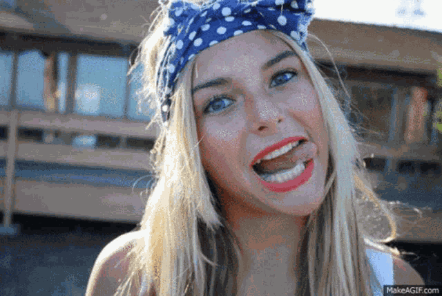 Linda Loira GIF